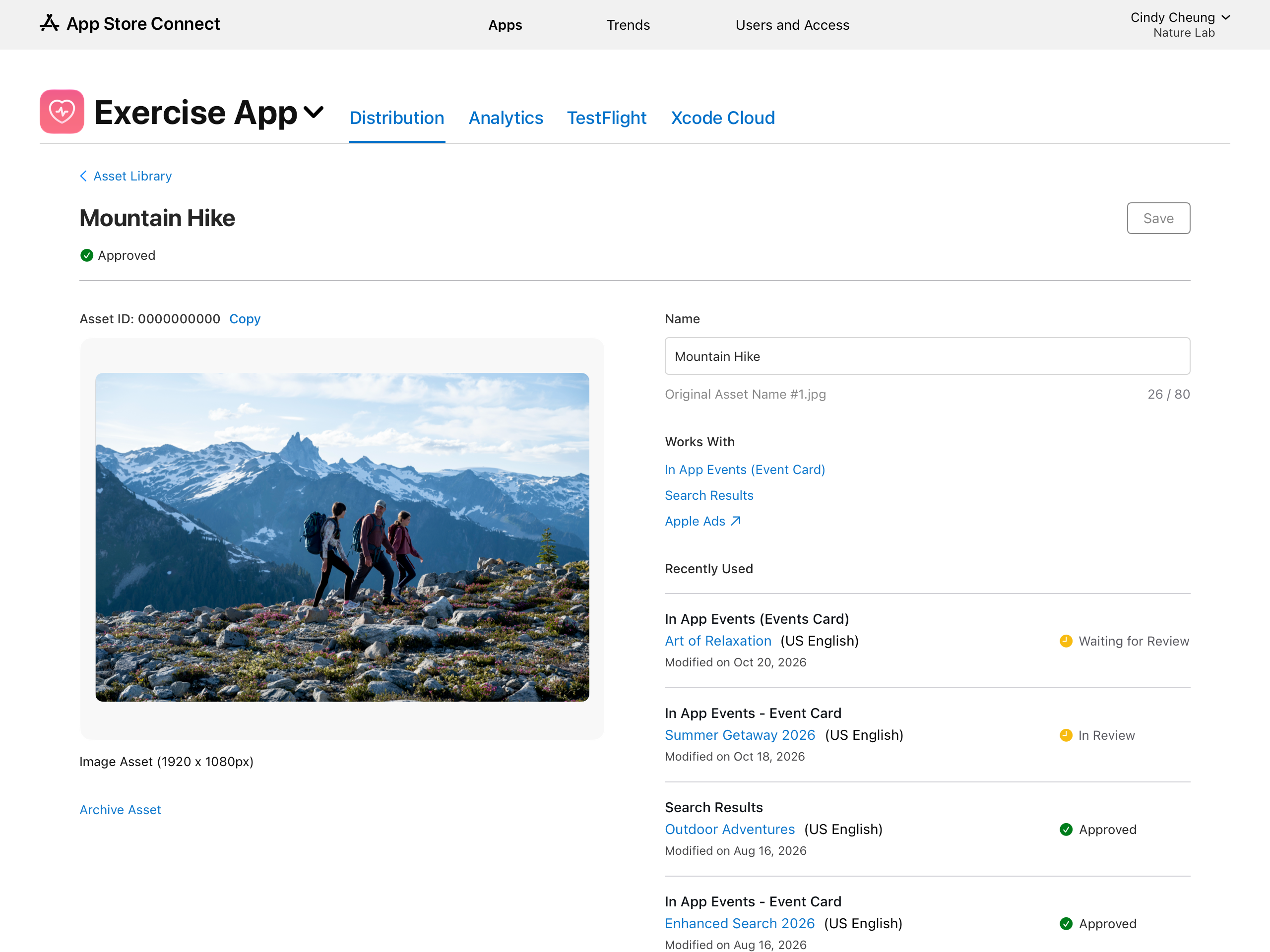 이미지 미리보기 아래에 “애셋 아카이브” 옵션이 있는 App Store Connect의 Mountain Hike 애셋 세부사항 페이지입니다.